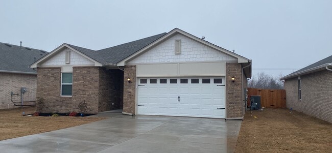 Building Photo - 3 Bedroom 2 Bathroom 2 Car Garage Home in Oakdale School District