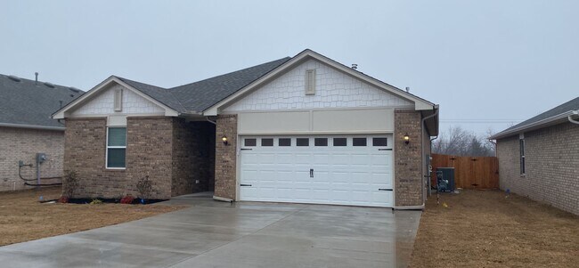 Foto del edificio - 3 Bedroom 2 Bathroom 2 Car Garage Home in Oakdale School District