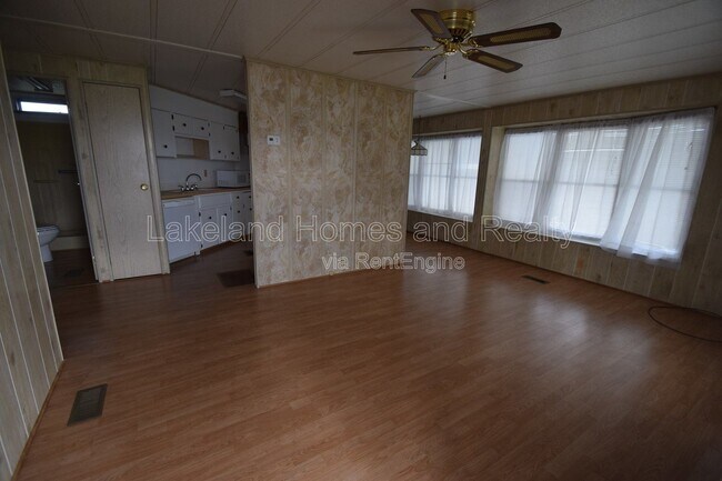 Foto del edificio - 1567 Longbow Dr