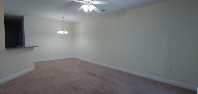 Building Photo - 105 Fountain Pointe Ln