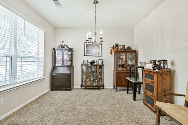 Building Photo - 2411 Lakecrest Town Dr