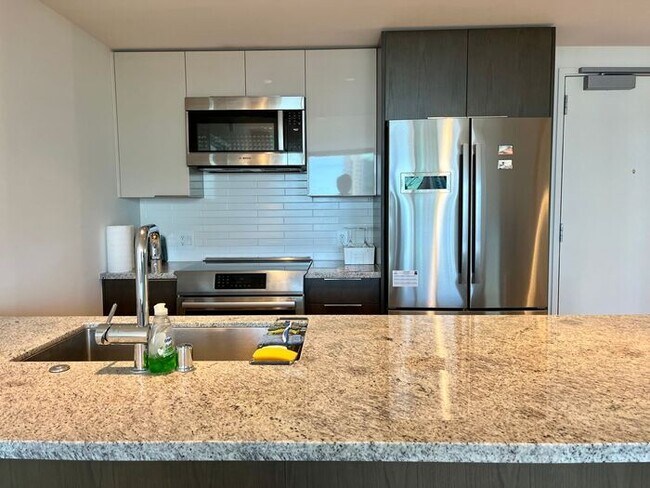 Building Photo - Ae'o: 2 Bed, 2 Bath, 2 Parking, Furnished ...