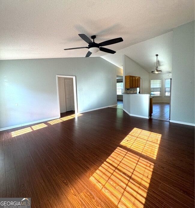 Building Photo - 435 Creekside Dr