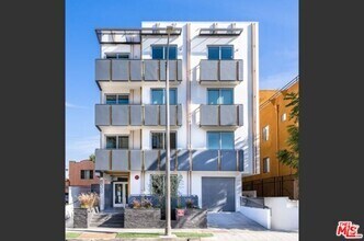 Building Photo - 838 N Hudson Ave