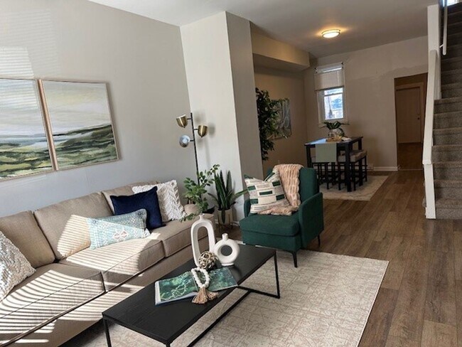 Building Photo - Welcome to this 3 Story 3 Bedroom, 2 Bathr...