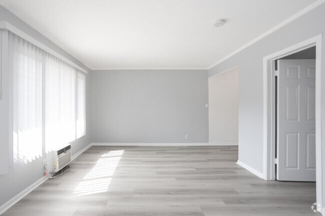 1BR, 1BA - 465SF - Living Room/Dining Room - Chanteclair Apartments