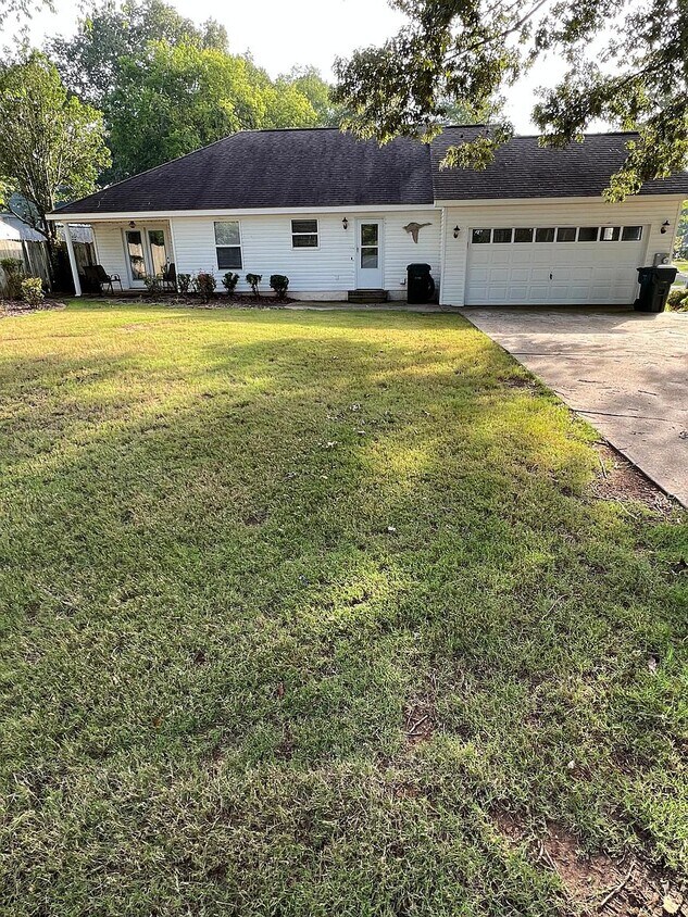 140 Hampton Cir, Muscle Shoals, AL 35661 House Rental in Muscle