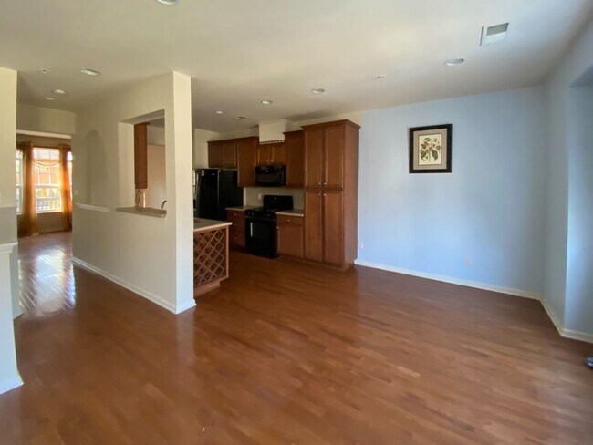 Foto del edificio - Spacious Townhouse on Vintage Drive