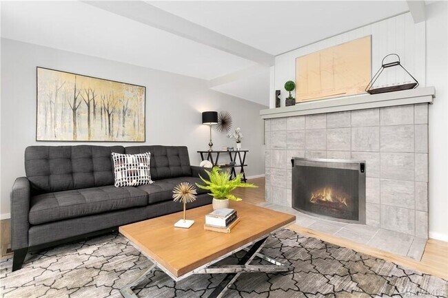 Foto del edificio - 2305 N 156th Pl