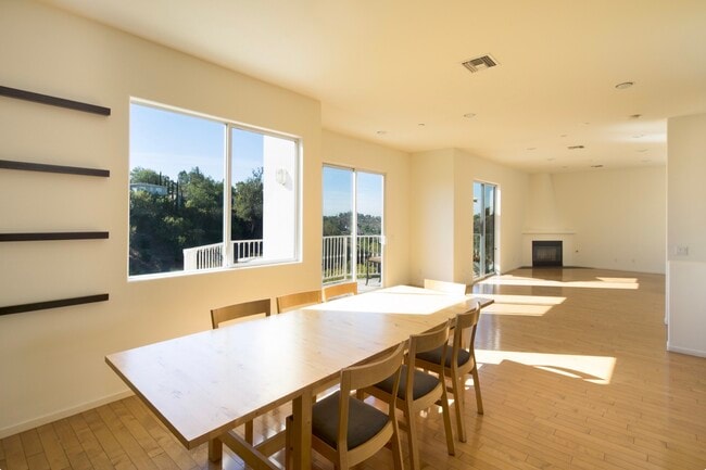 Building Photo - 974 Nordica Dr