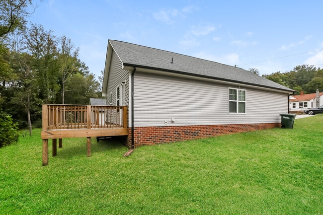 Building Photo - 34 Meadowview Ave SW