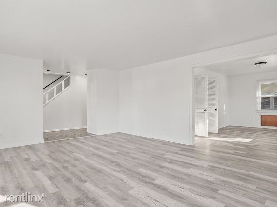 Building Photo - 3 br, 2 bath Townhome - 3736 Woodford Aven...