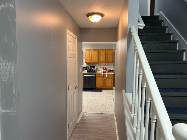 Building Photo - 9221 Westwood Dr