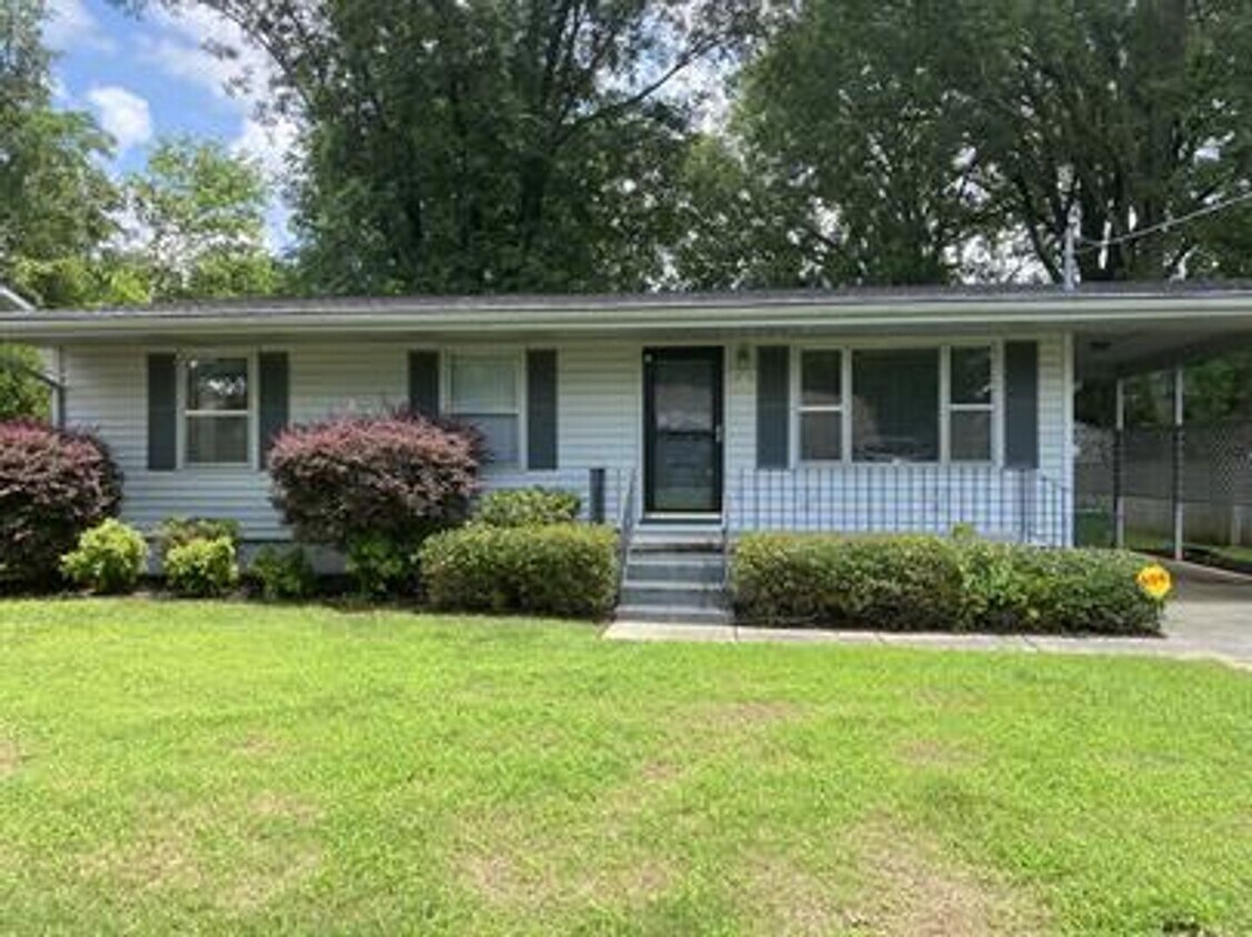Foto principal - Charming 3 Bedroom, 2 Bath Home Near UAH!