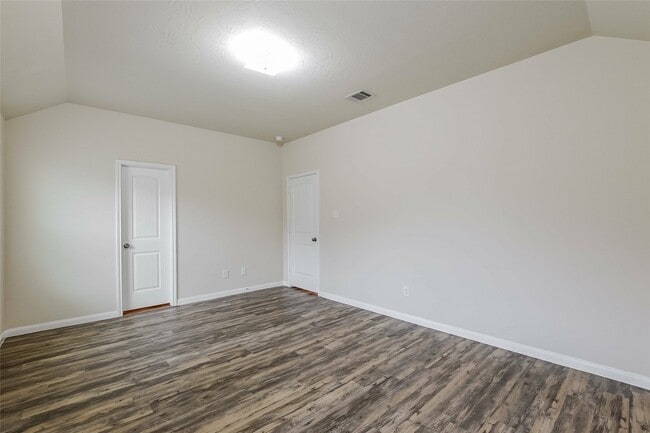 Building Photo - 5723 S Brenwood Dr