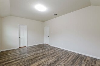 Building Photo - 5723 S Brenwood Dr