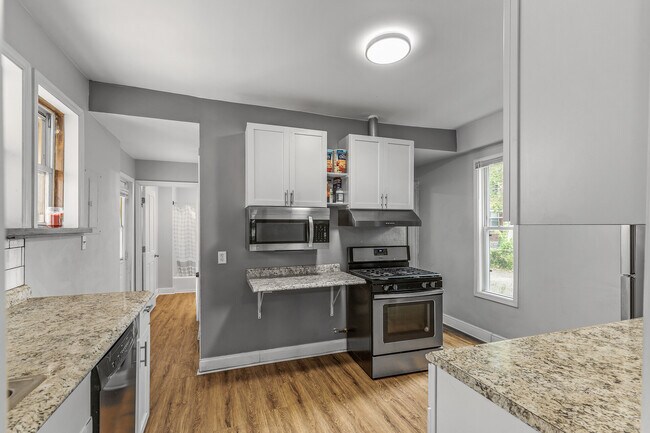 Foto del edificio - 921 20th Ave NE