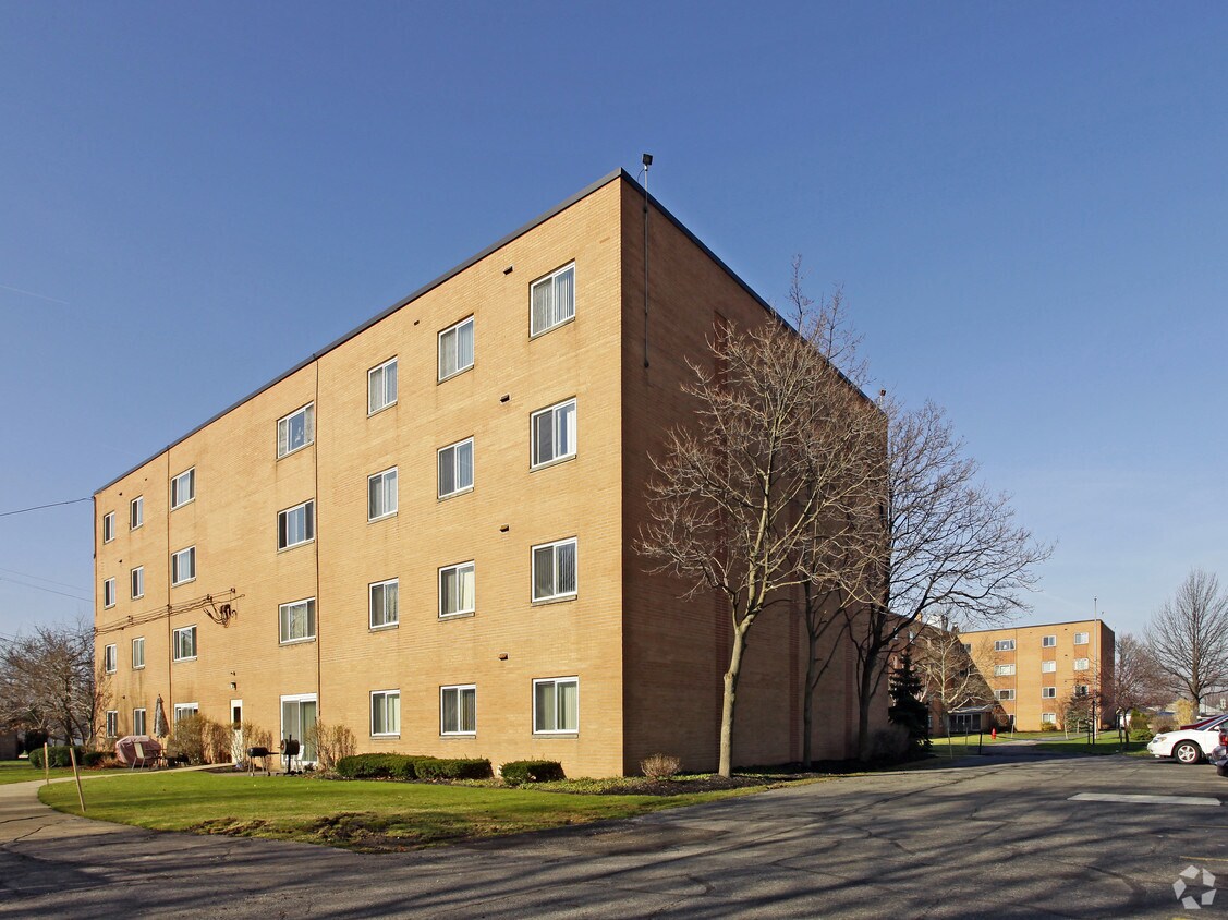 Mayfield Gardens Apartments 15851587 Mallard Dr Cleveland, OH