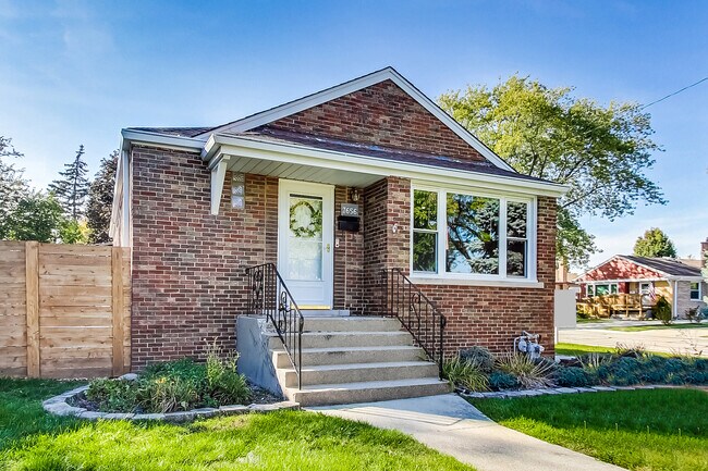 Building Photo - 7656 N Olcott Ave