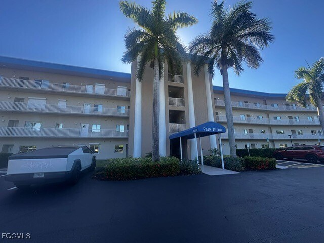 Foto del edificio - 14831 Park Lake Dr