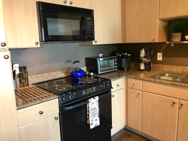 Building Photo - 388 E Ocean Blvd