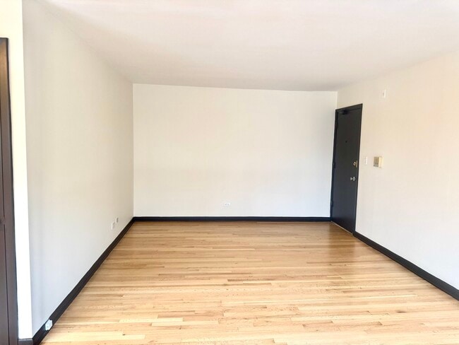 Building Photo - 424 Elgin Ave