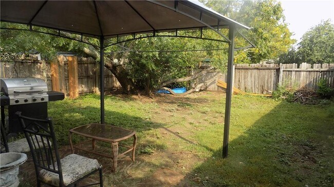 Foto del edificio - 825 Mica Ln