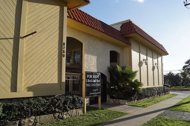 Main Entrance - Sunshine Apartments