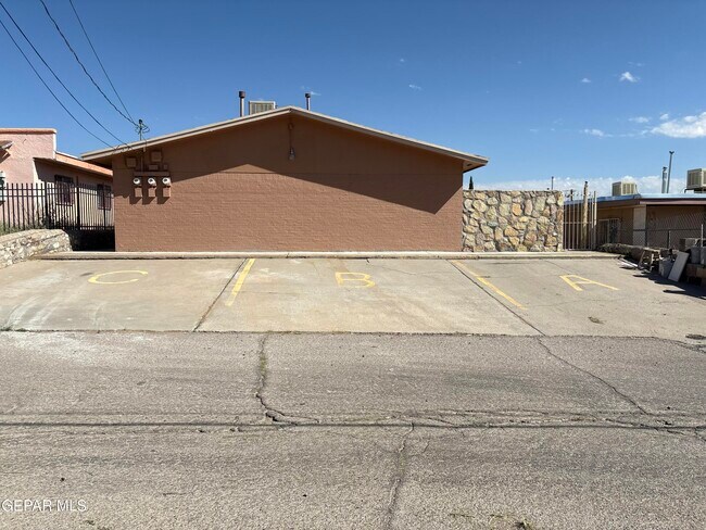 Foto del edificio - 3704 McConnell Ave