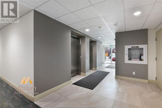 Building Photo - 1611 Banwell Rd