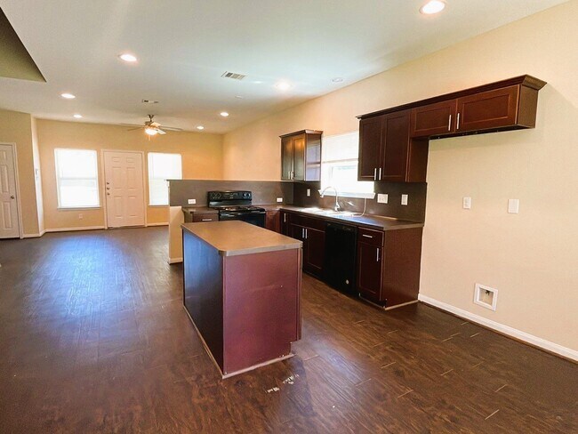 Foto del edificio - 8526 Homewood Ln