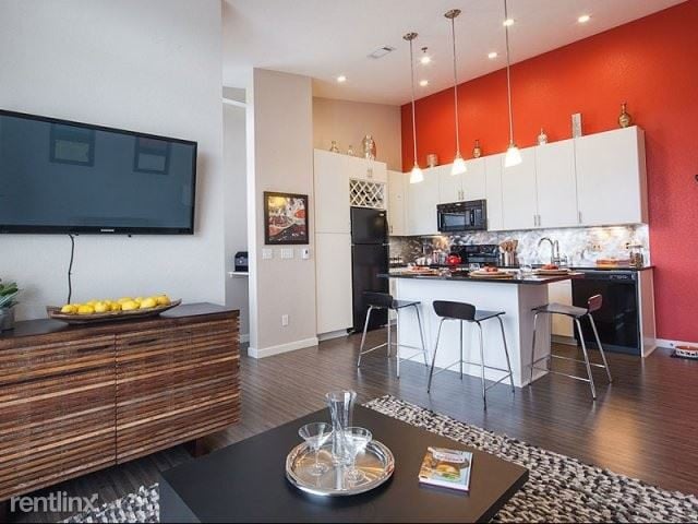 Foto del edificio - 3131 Roslyn Way