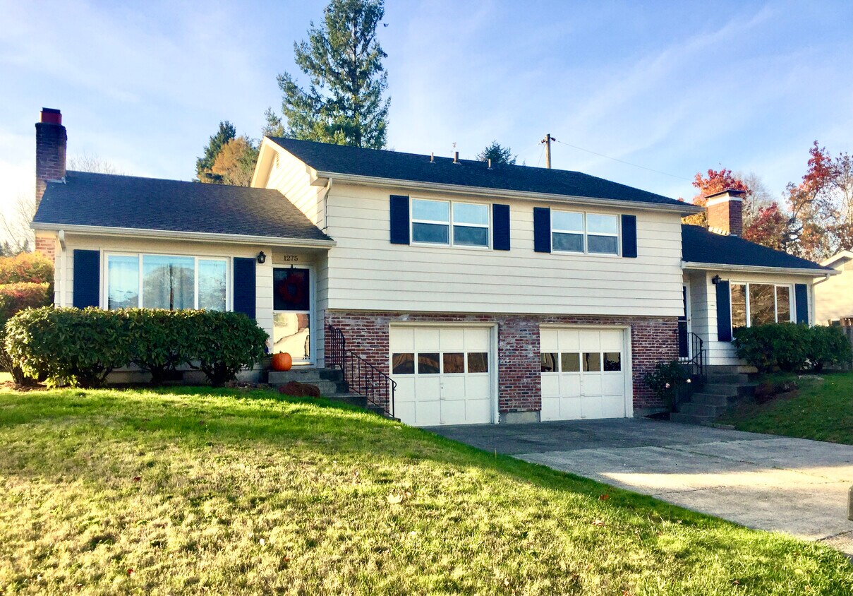 Foto principal - 1275 NW Jenne Ave