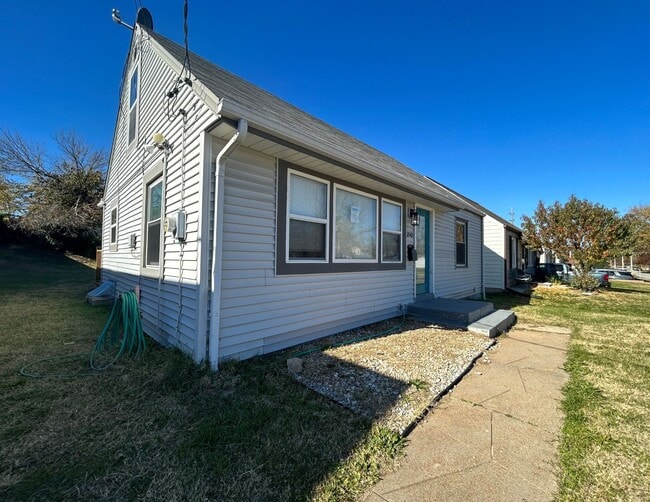 Building Photo - 5941 Evergreen Blvd