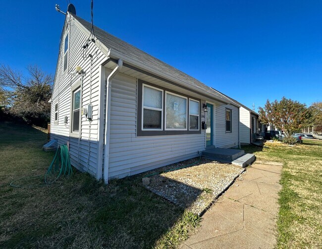 Foto del edificio - 5941 Evergreen Blvd