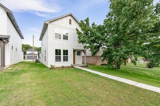 Building Photo - 1217 Chestnut Ct