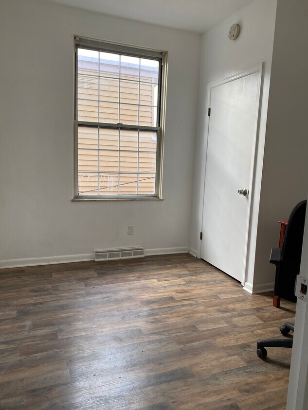 Dormitorio 2 - 609 Main St