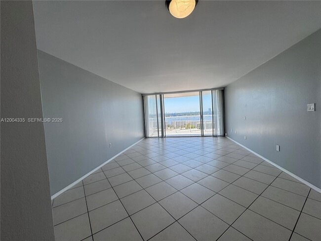 Building Photo - 18041 Biscayne Blvd