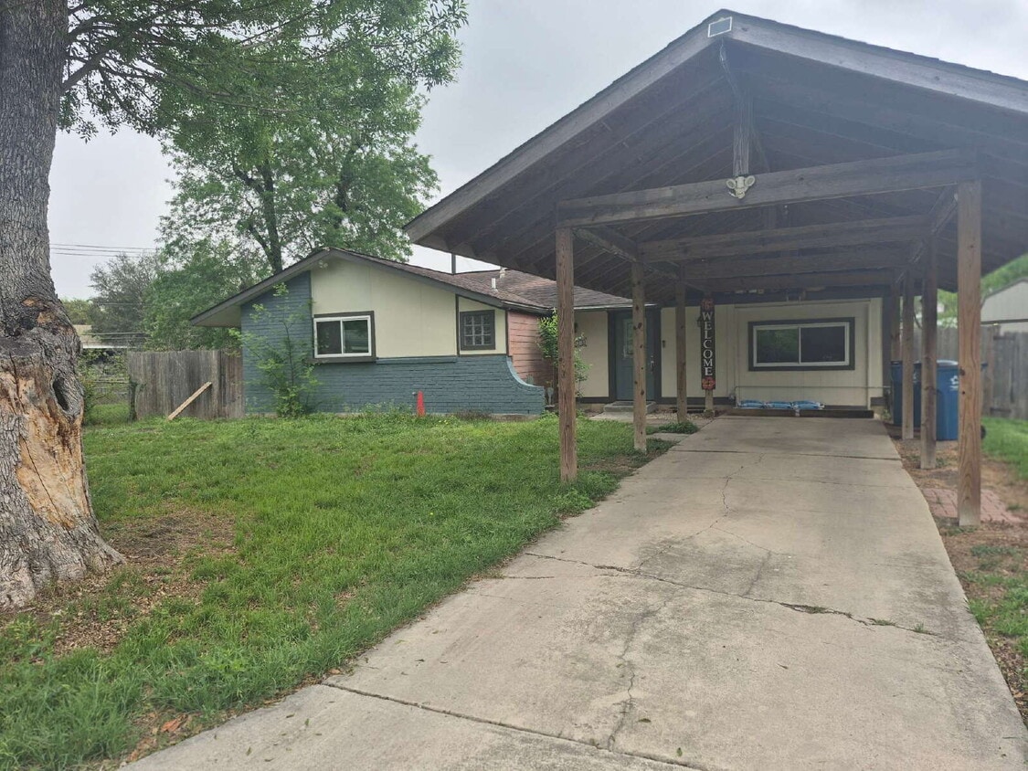 Primary Photo - 3 bed/2 bath in Kirby