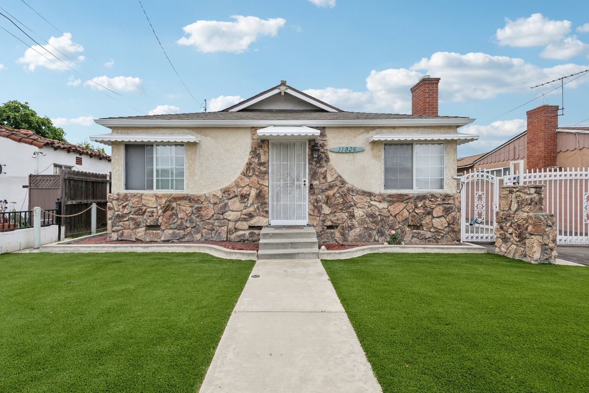 Foto principal - 11926 Olive St