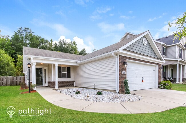 Building Photo - 3250 Alexandria Dr