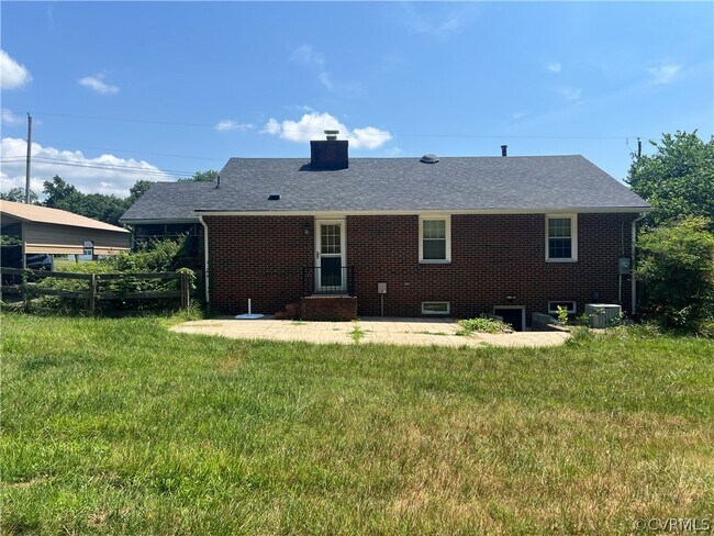 Building Photo - 15400 Hanover St