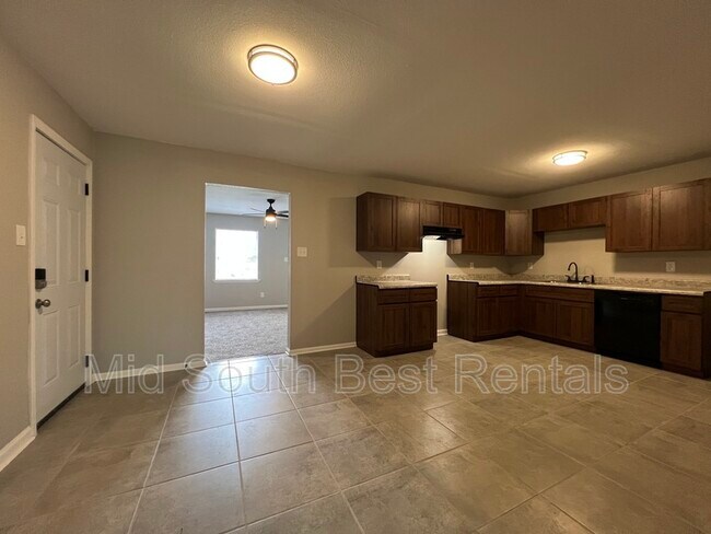 Building Photo - 862 Hackberry Ln