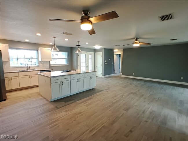 Building Photo - 424 Bayshore Dr