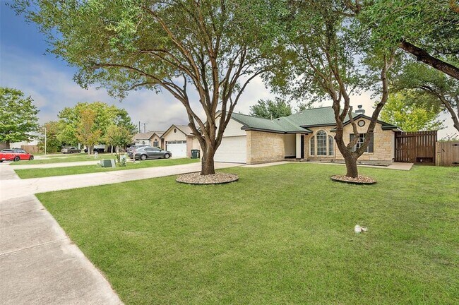 Building Photo - **Remodeled Kyle Gem: 3-Bed Oasis with Pri...