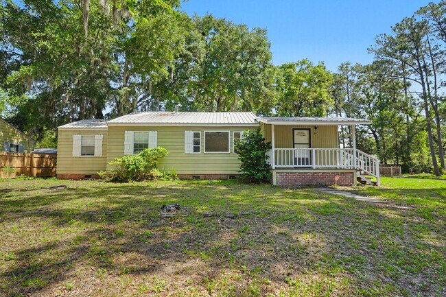 Foto del edificio - 3 Bed 2 Bath Home with Great Outdoor Space!