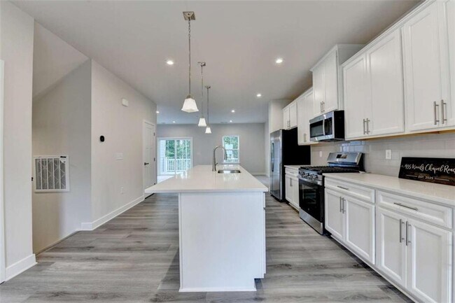 Foto del edificio - 935 Woods Chapel Rd