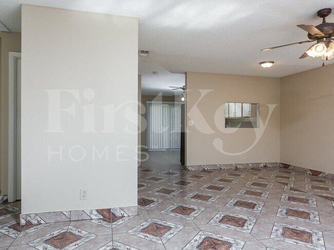 Foto del edificio - 5990 Ithaca Cir W