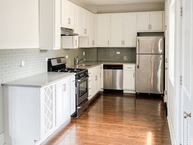 Foto del edificio - 2206 W Foster Ave