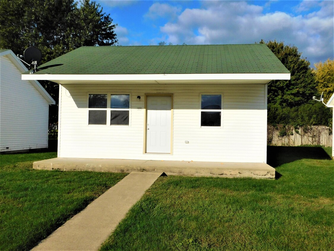 Primary Photo - 102 Bailey Meadows